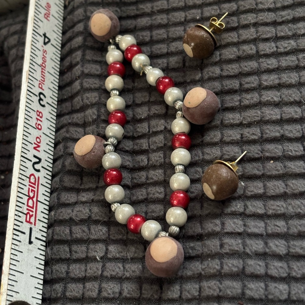 Ohio State Buckeyes Buckeye Stud Earrings & Beaded Buckeye Bracelet